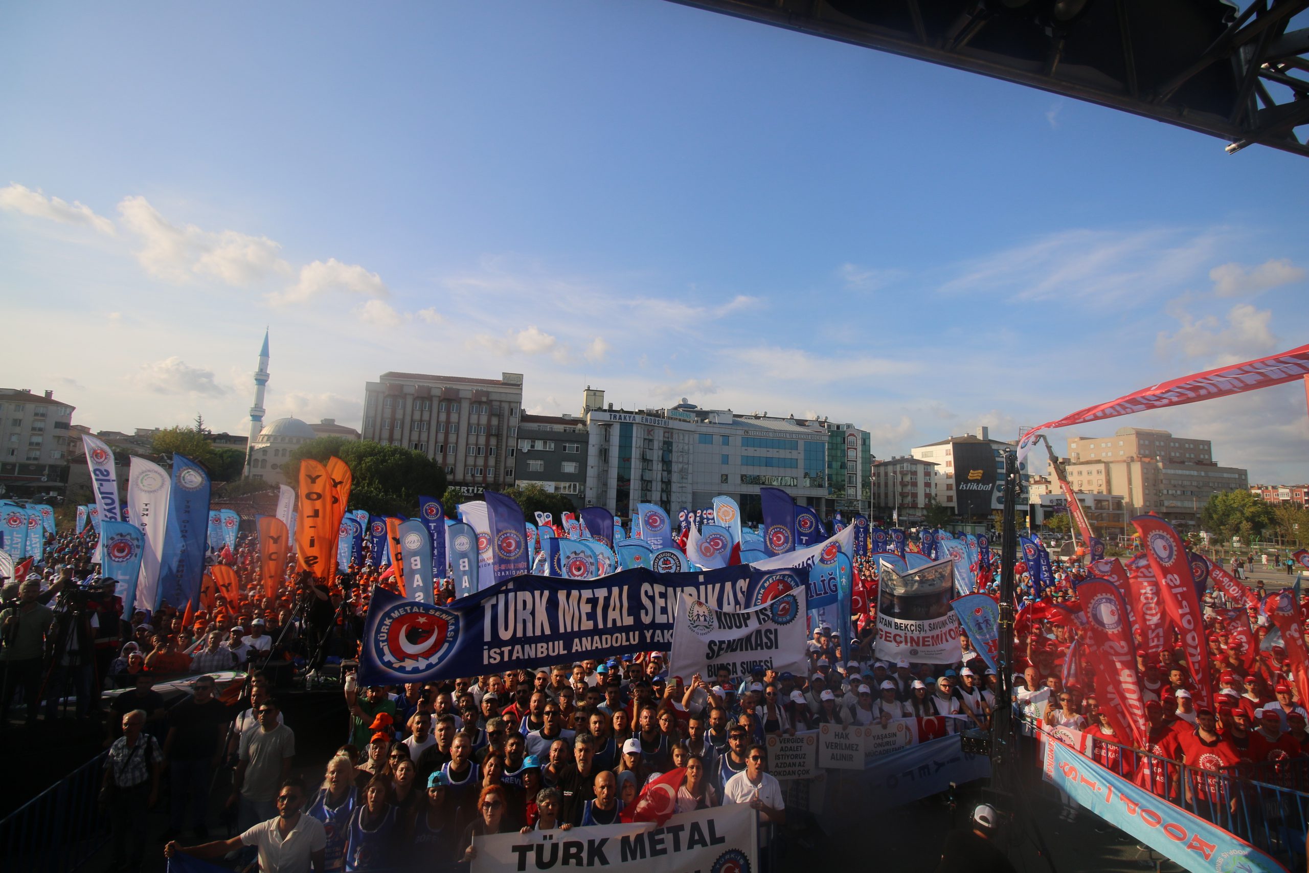 “ZORDAYIZ GEÇİNEMİYORUZ” MEYDAN MİTİNGLERİNİN İLKİ ÇERKEZKÖY’DE YAPILDI