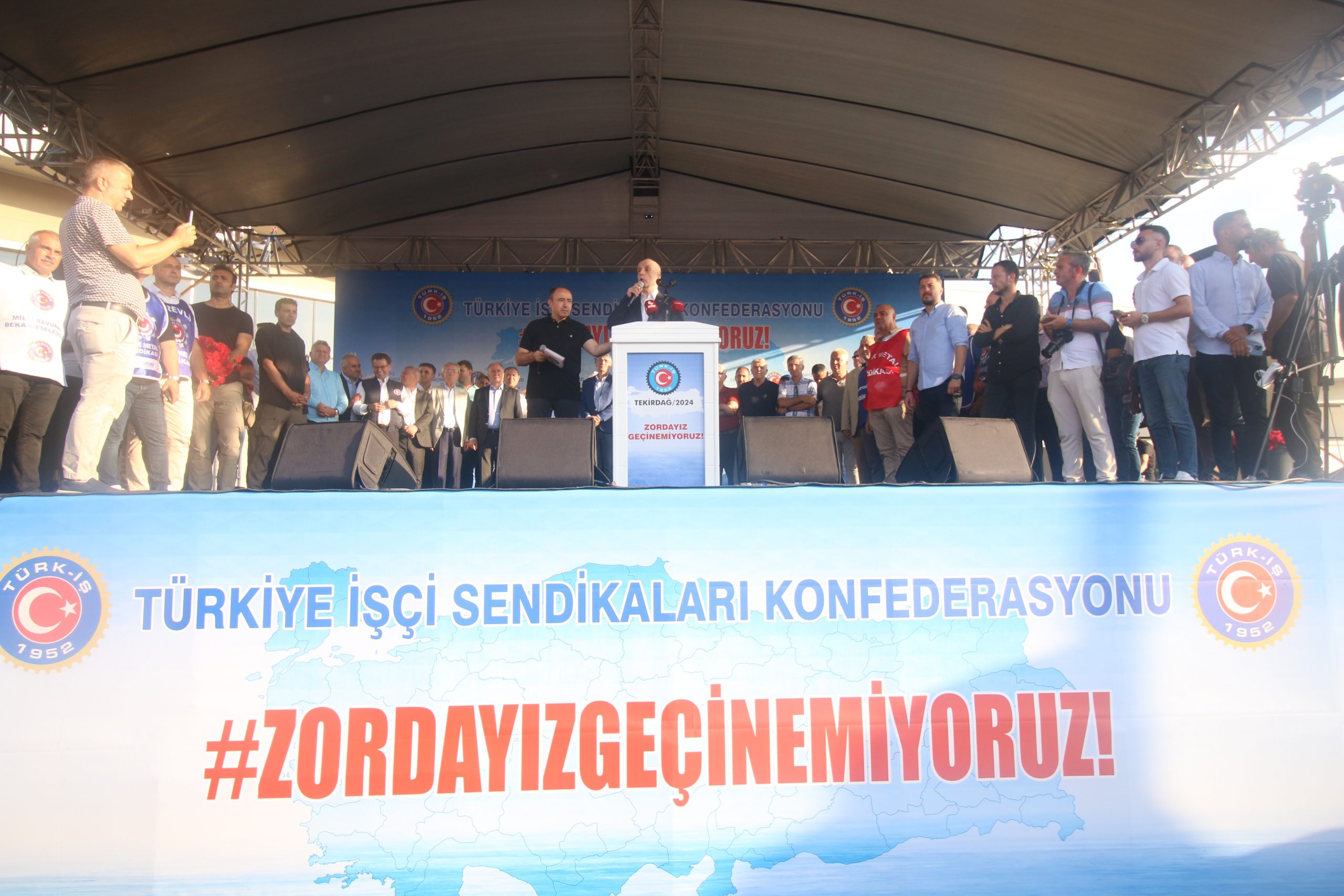 “ZORDAYIZ GEÇİNEMİYORUZ” MEYDAN MİTİNGLERİNİN İLKİ ÇERKEZKÖY’DE YAPILDI