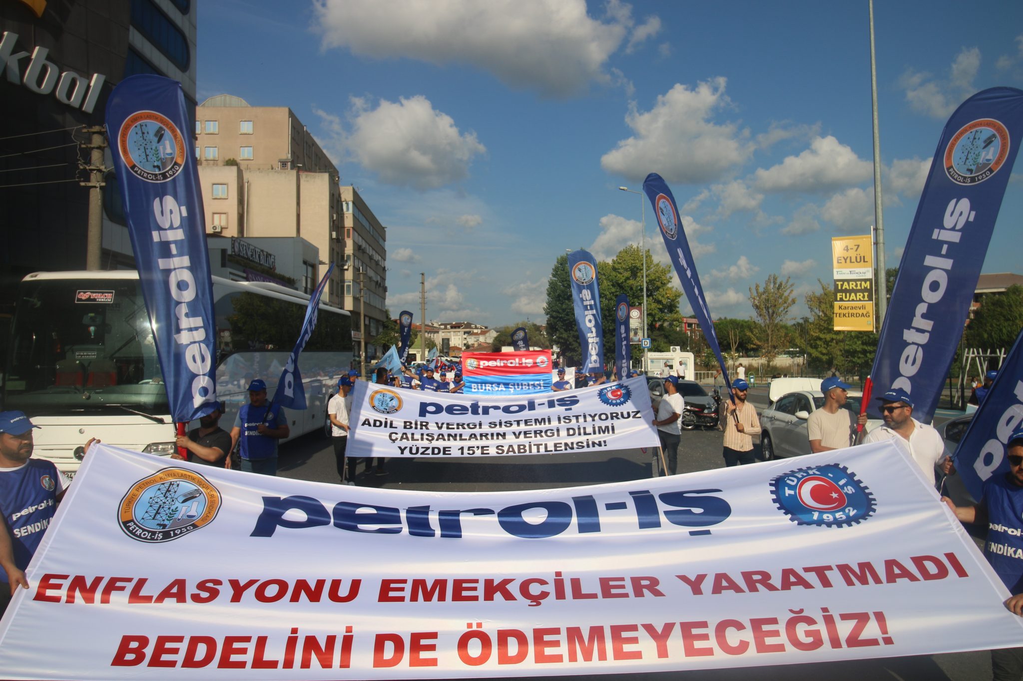 “ZORDAYIZ GEÇİNEMİYORUZ” MEYDAN MİTİNGLERİNİN İLKİ ÇERKEZKÖY’DE YAPILDI