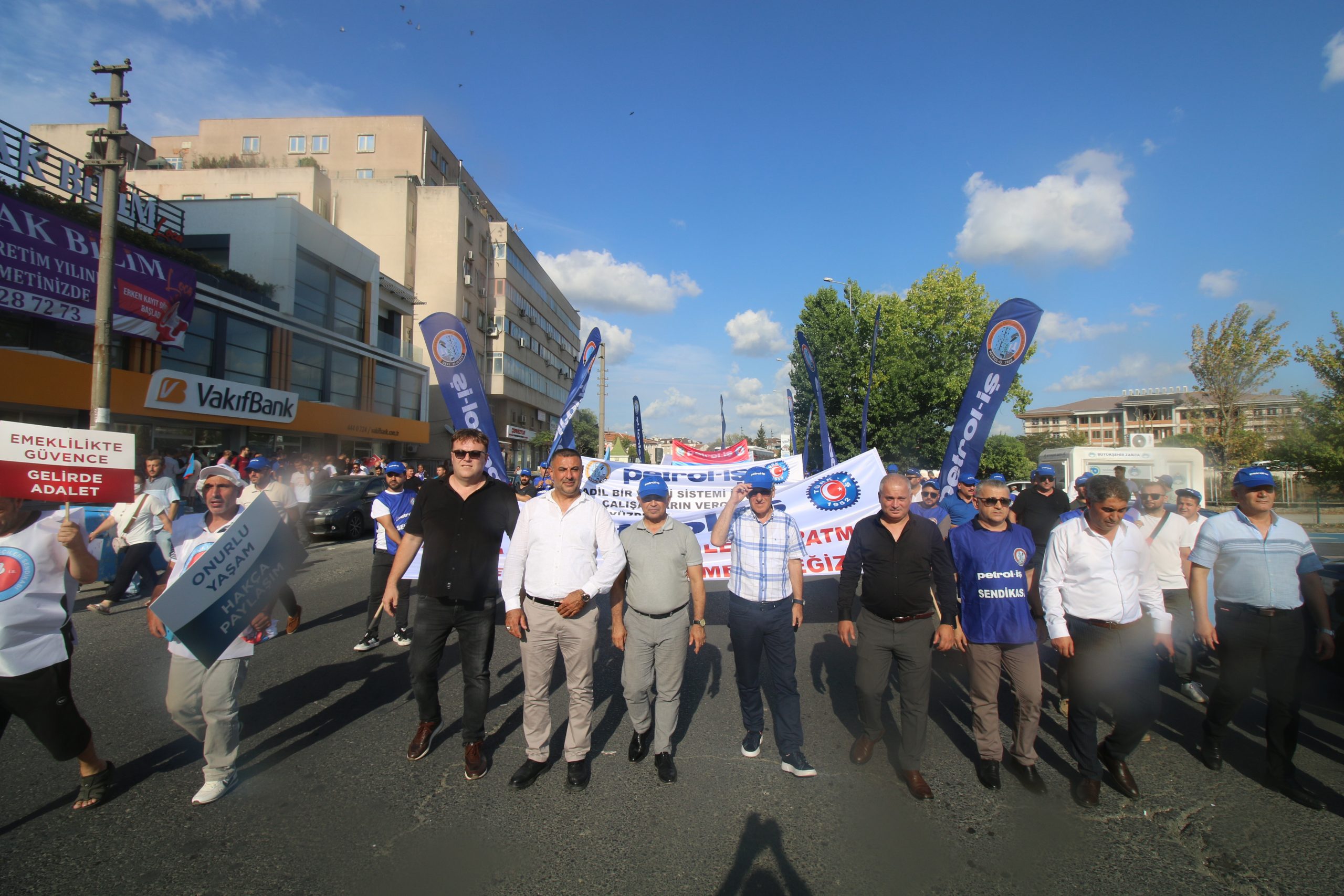 “ZORDAYIZ GEÇİNEMİYORUZ” MEYDAN MİTİNGLERİNİN İLKİ ÇERKEZKÖY’DE YAPILDI