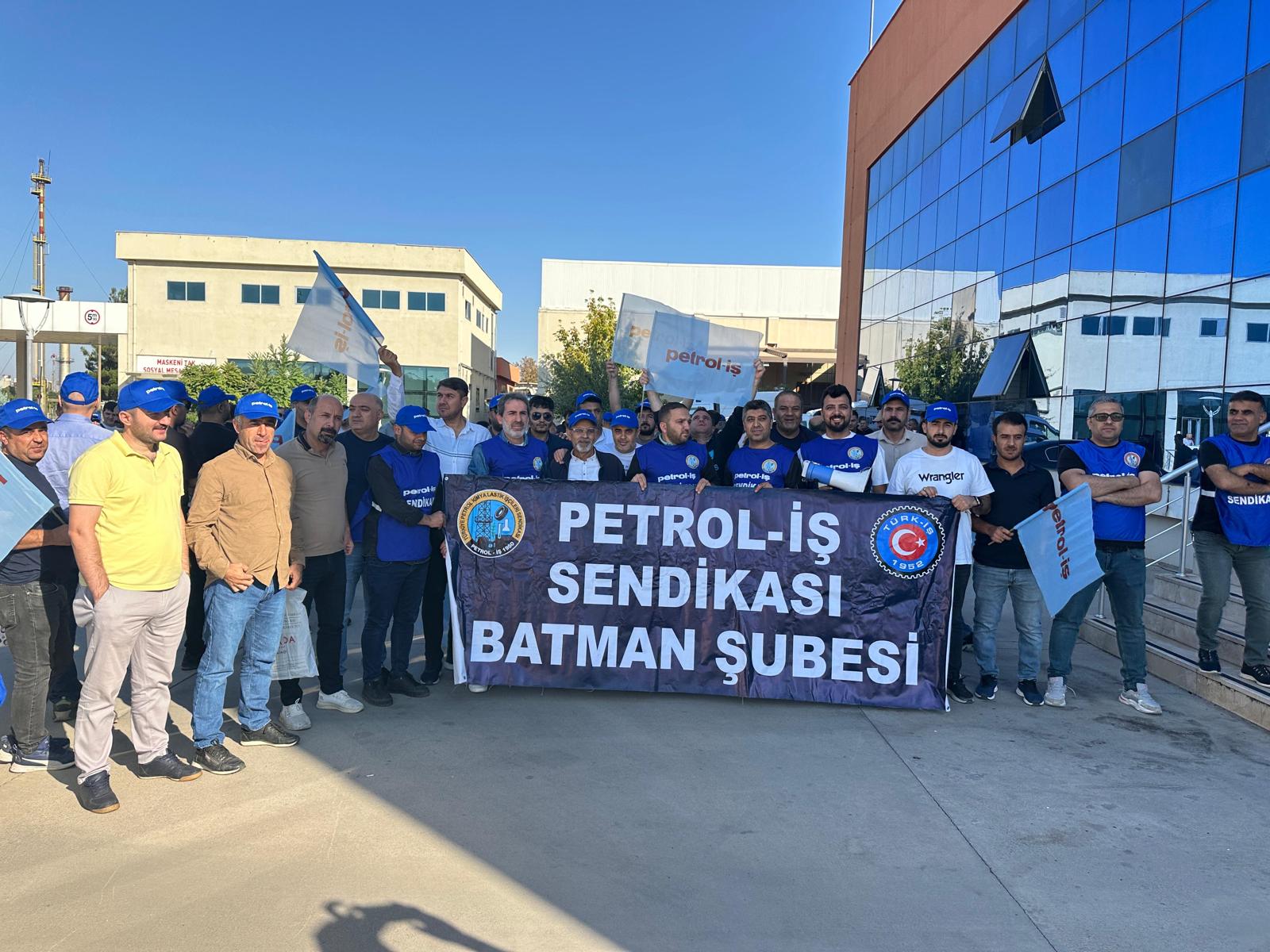 Batman Şubemiz Örgütlü Olduğu İşyerlerinde Basın Açıklaması Yaptı