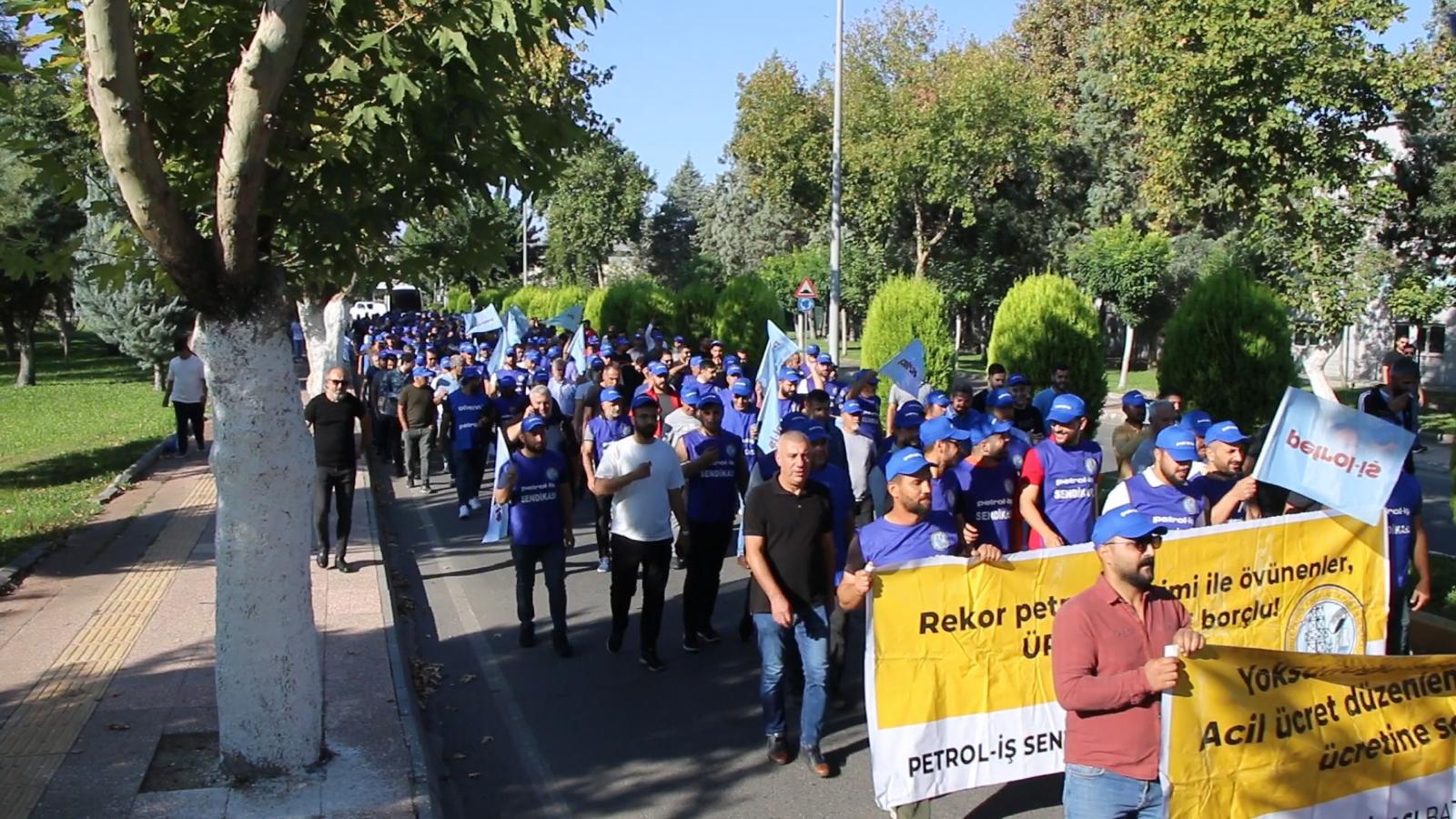 Batman Şubemiz Örgütlü Olduğu İşyerlerinde Basın Açıklaması Yaptı