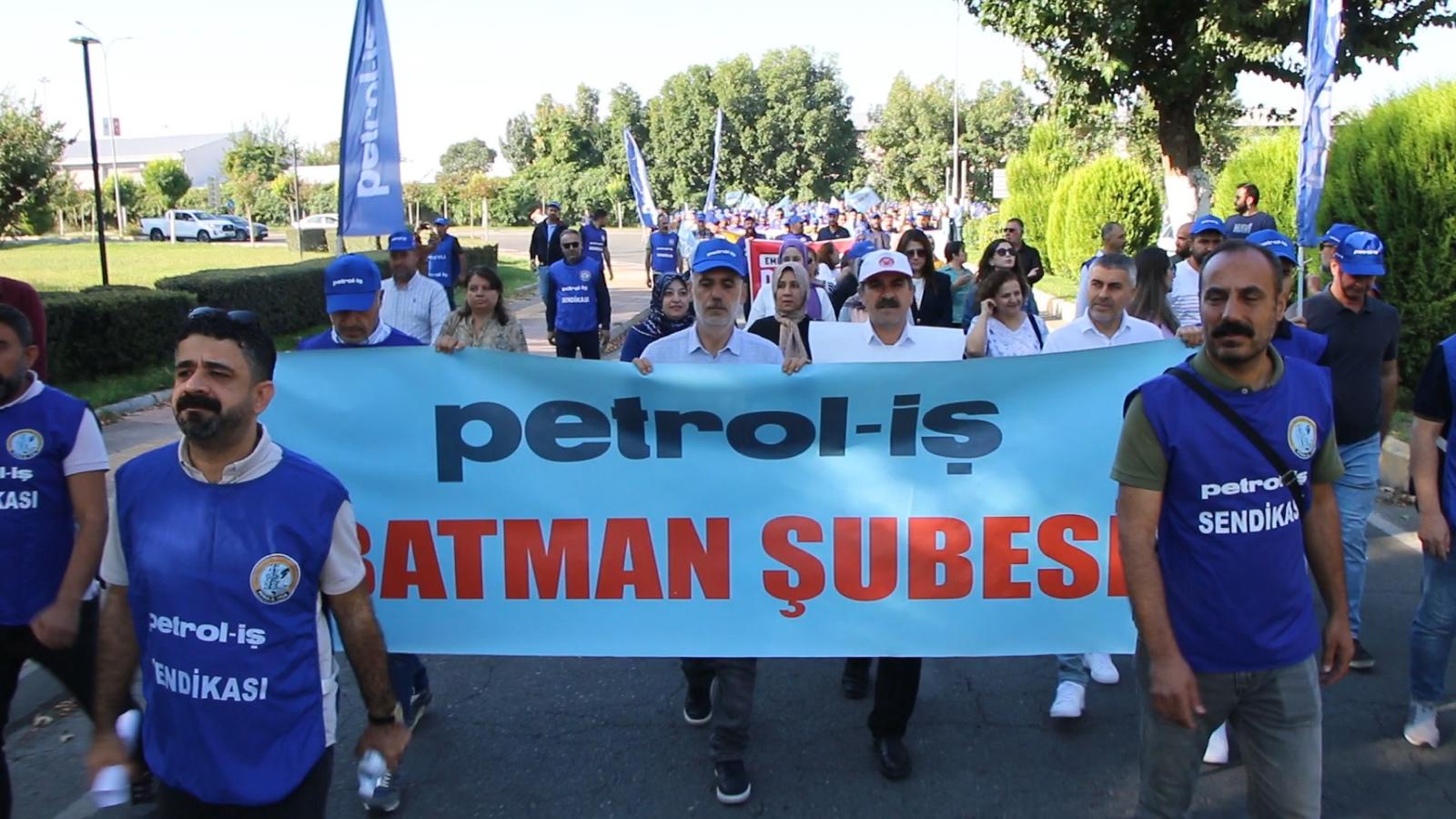 Batman Şubemiz Örgütlü Olduğu İşyerlerinde Basın Açıklaması Yaptı