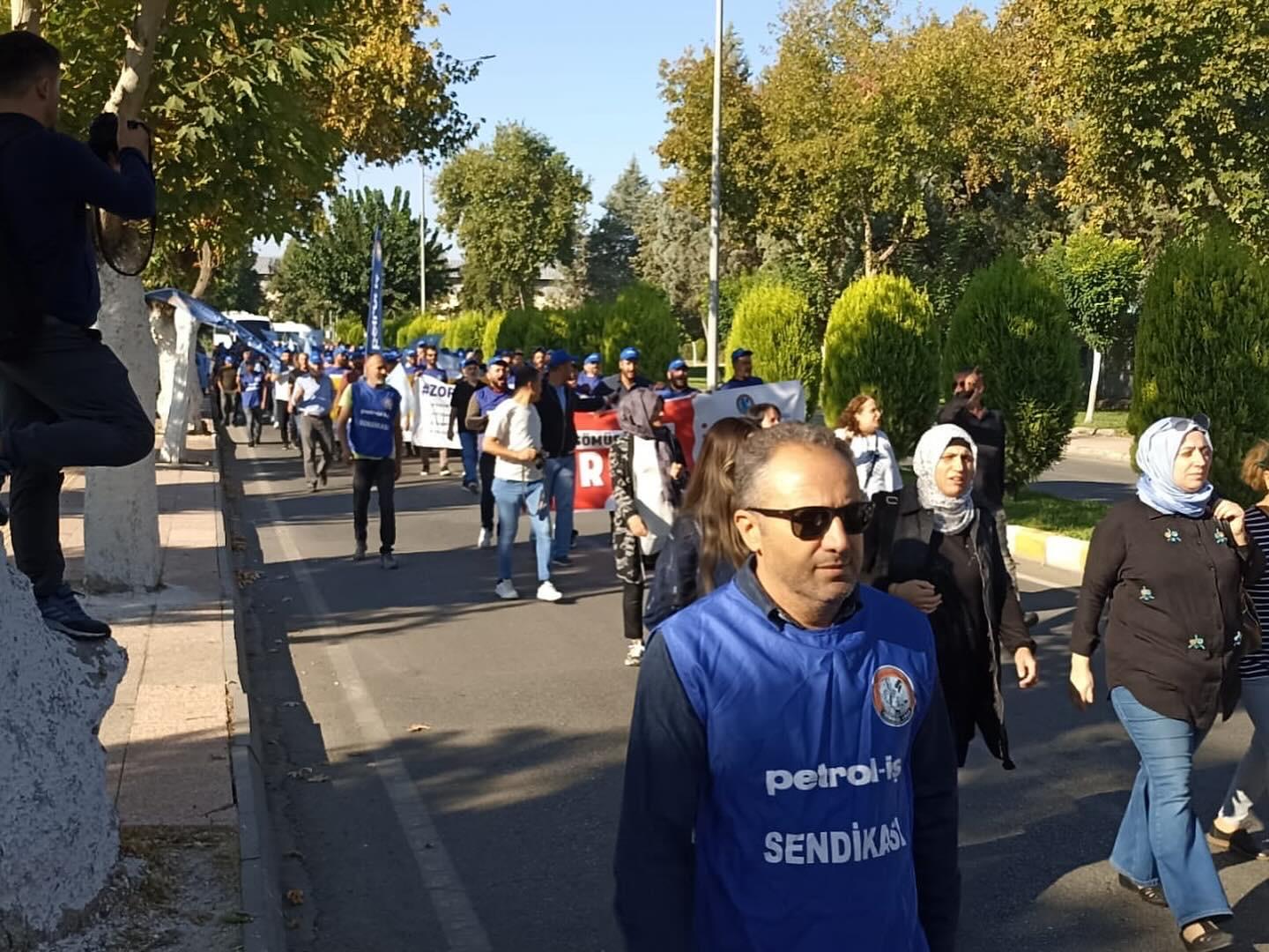 Batman Şubemiz Örgütlü Olduğu İşyerlerinde Basın Açıklaması Yaptı