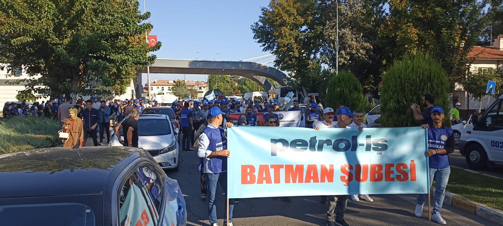 Batman Şubemiz Örgütlü Olduğu İşyerlerinde Basın Açıklaması Yaptı