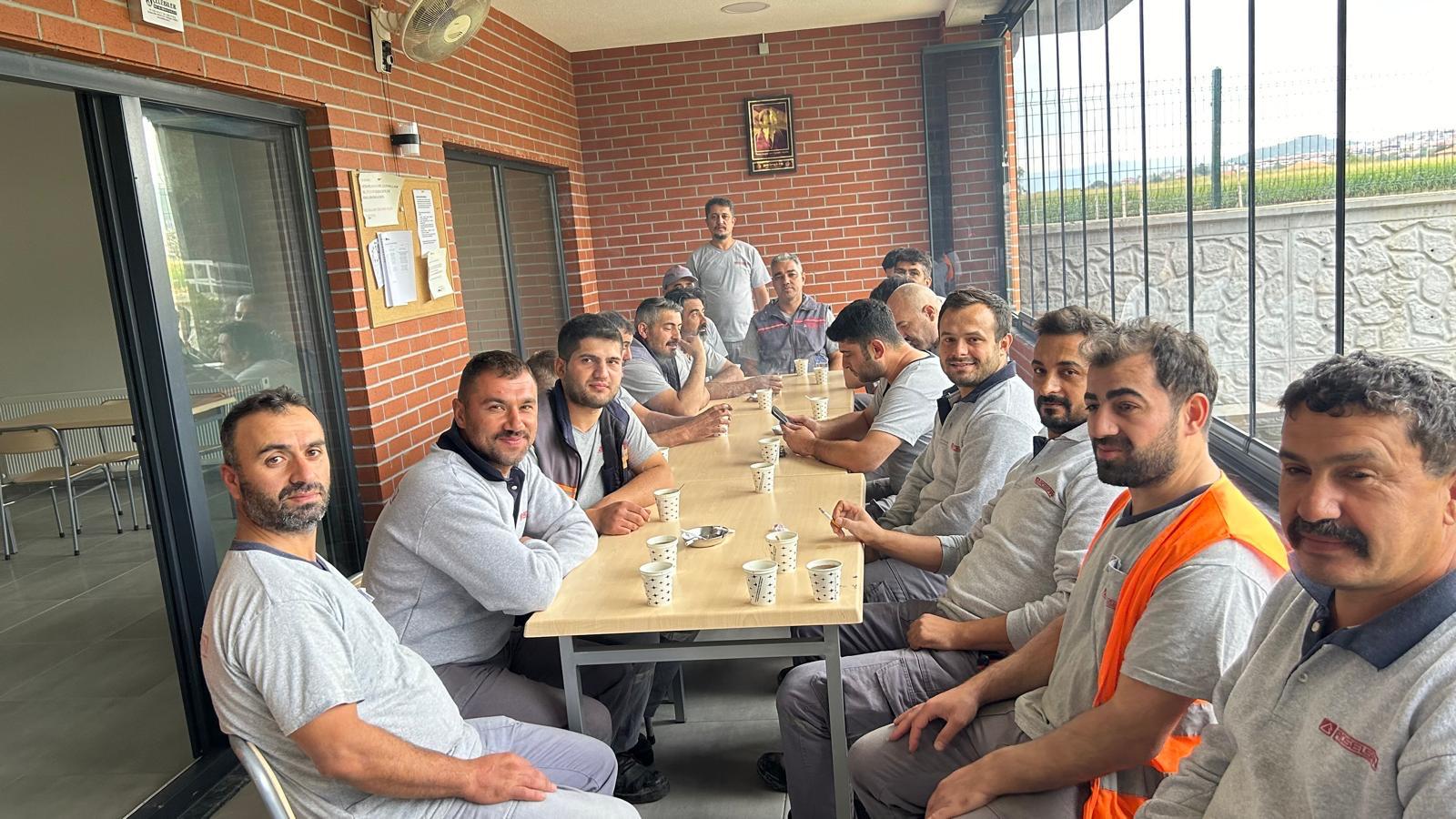 İzmir Şubemiz Örgütlü Olduğu İşyerlerinde Basın Açıklaması Yaptı