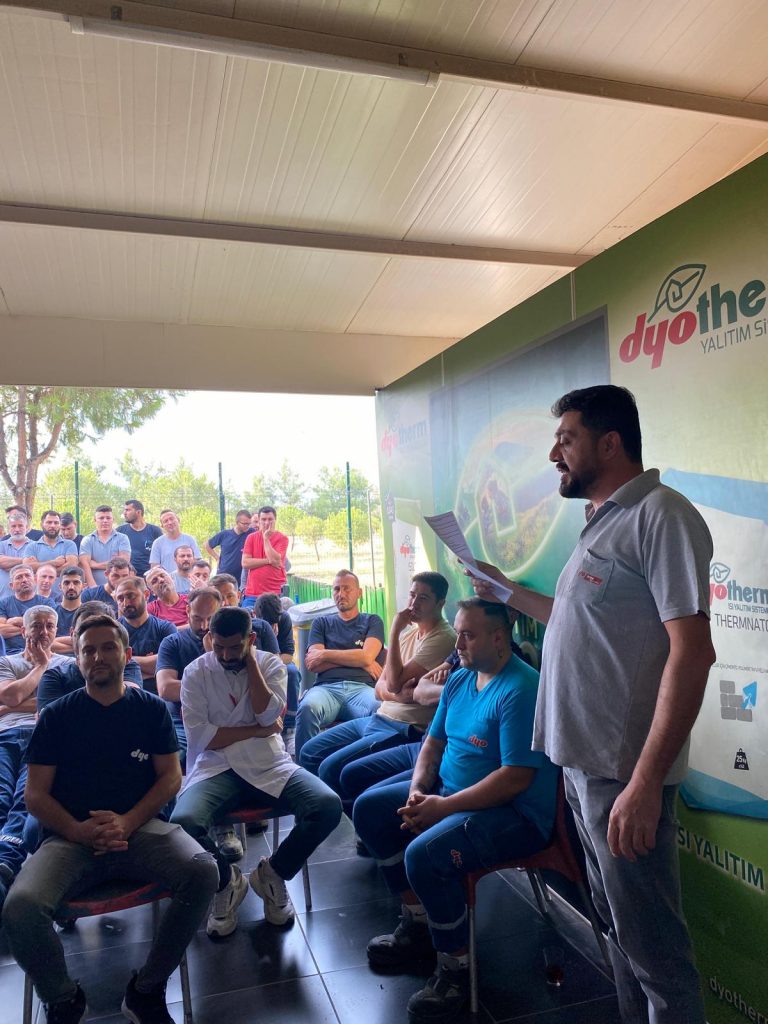 İzmir Şubemiz Örgütlü Olduğu İşyerlerinde Basın Açıklaması Yaptı