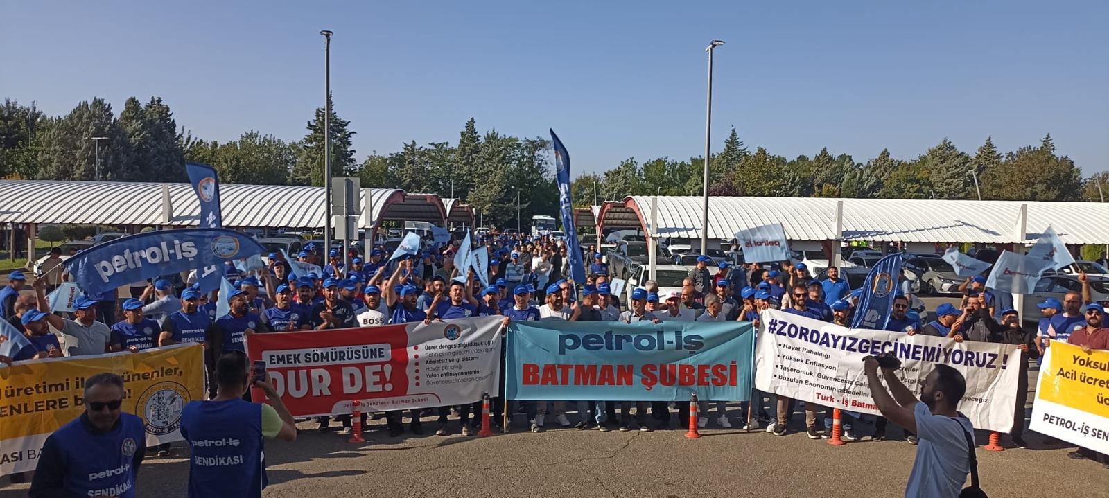 Batman Şubemiz Örgütlü Olduğu İşyerlerinde Basın Açıklaması Yaptı