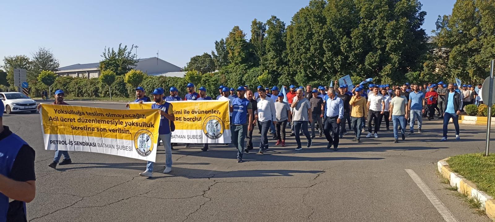 Batman Şubemiz Örgütlü Olduğu İşyerlerinde Basın Açıklaması Yaptı