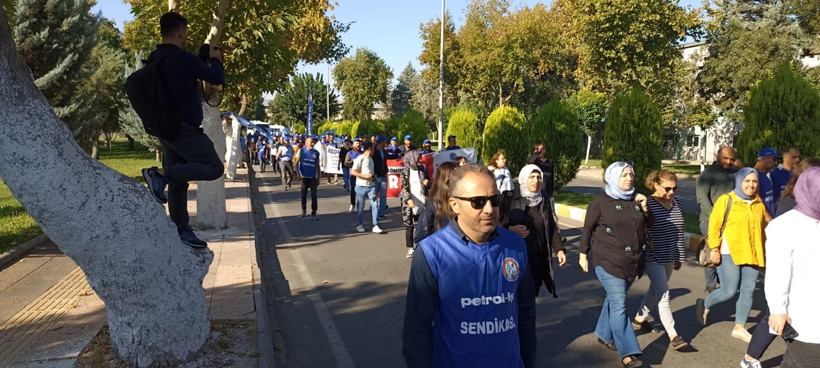 Batman Şubemiz Örgütlü Olduğu İşyerlerinde Basın Açıklaması Yaptı