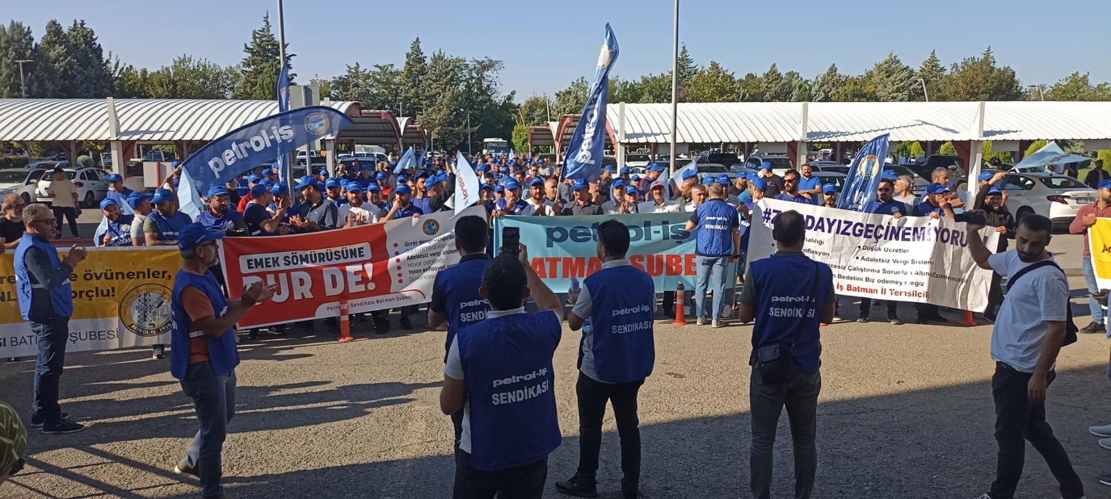 Batman Şubemiz Örgütlü Olduğu İşyerlerinde Basın Açıklaması Yaptı