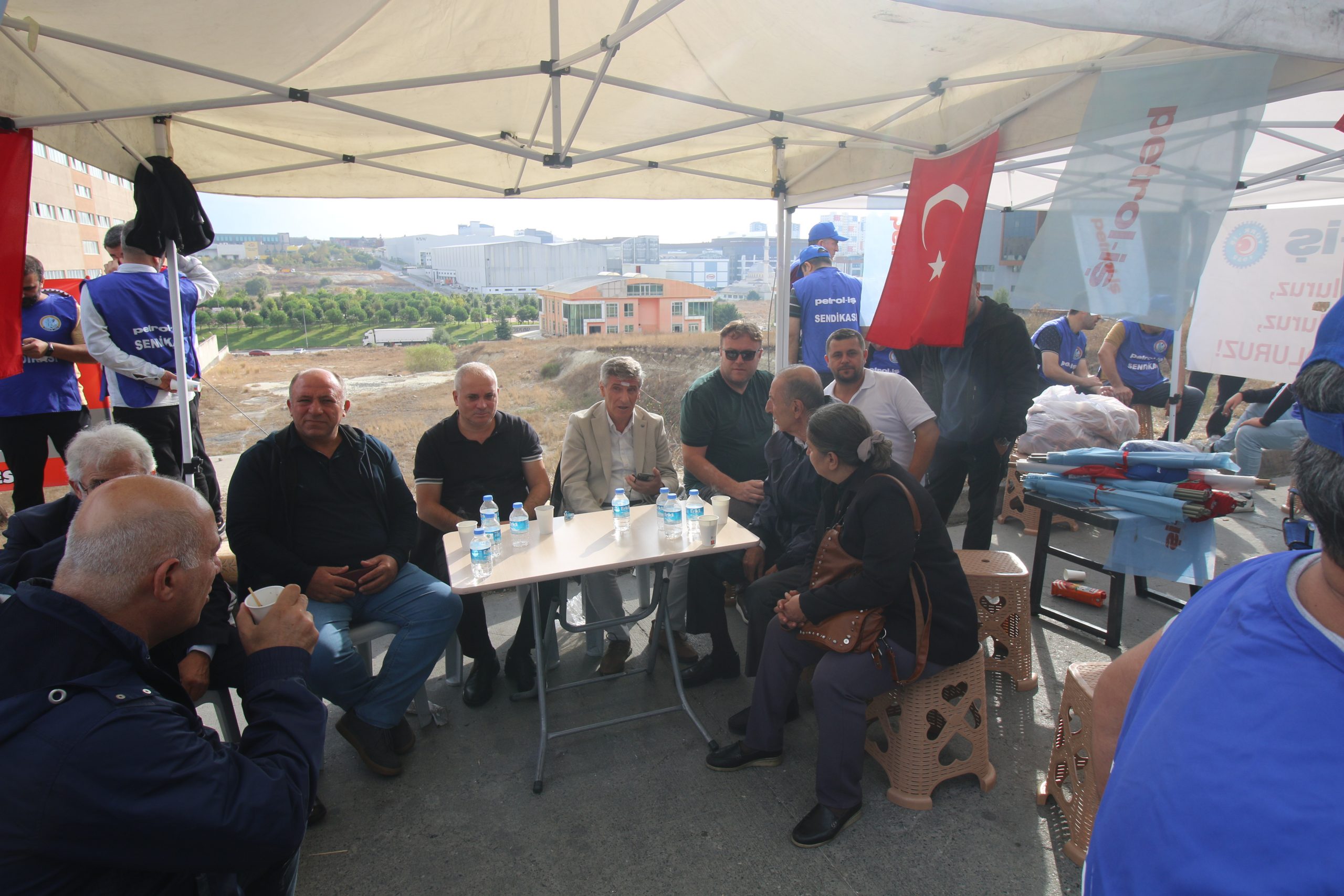 AS PLASTİK GREVİMİZ BÜYÜK BİR COŞKUYLA BAŞLADI