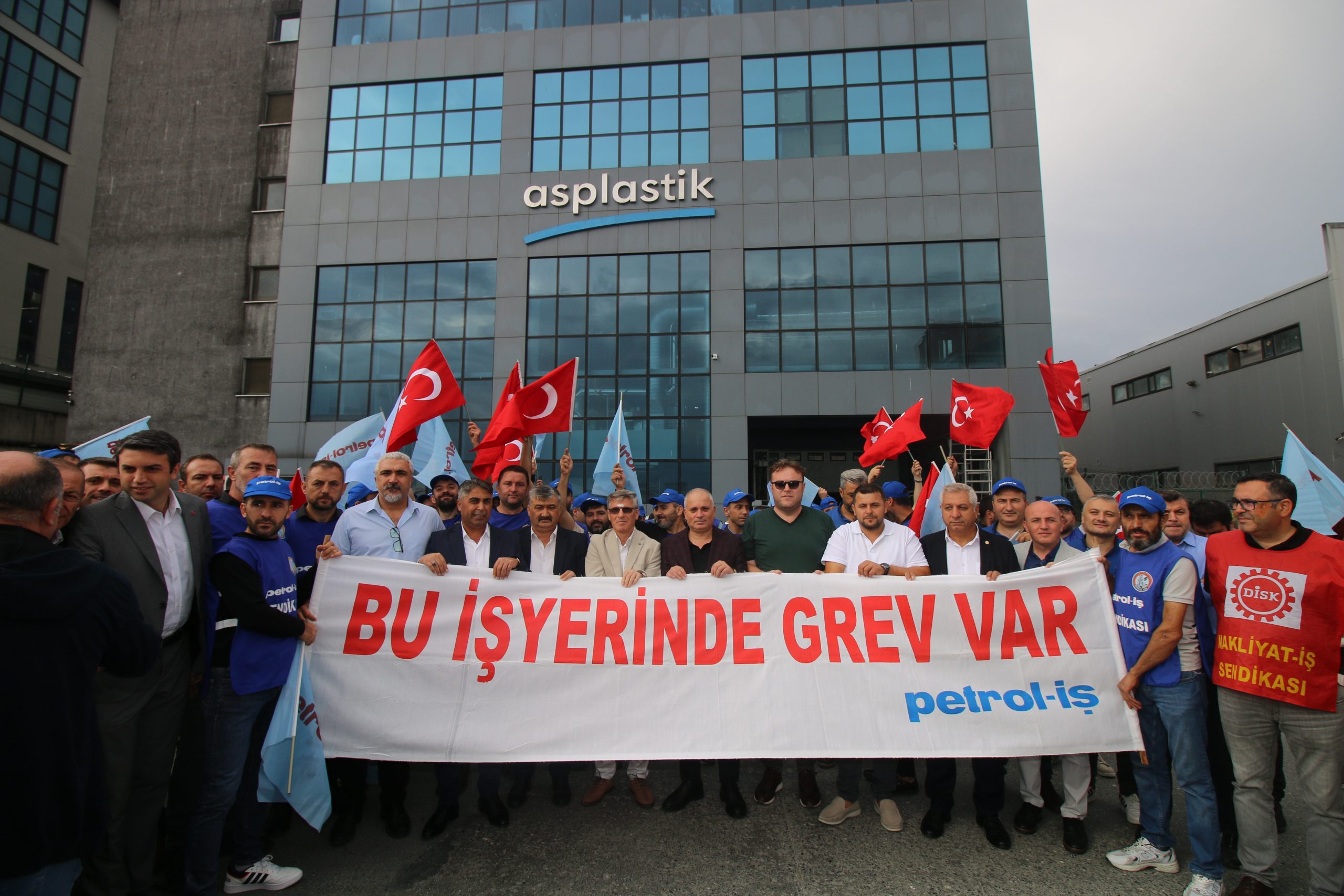 AS PLASTİK GREVİMİZ BÜYÜK BİR COŞKUYLA BAŞLADI