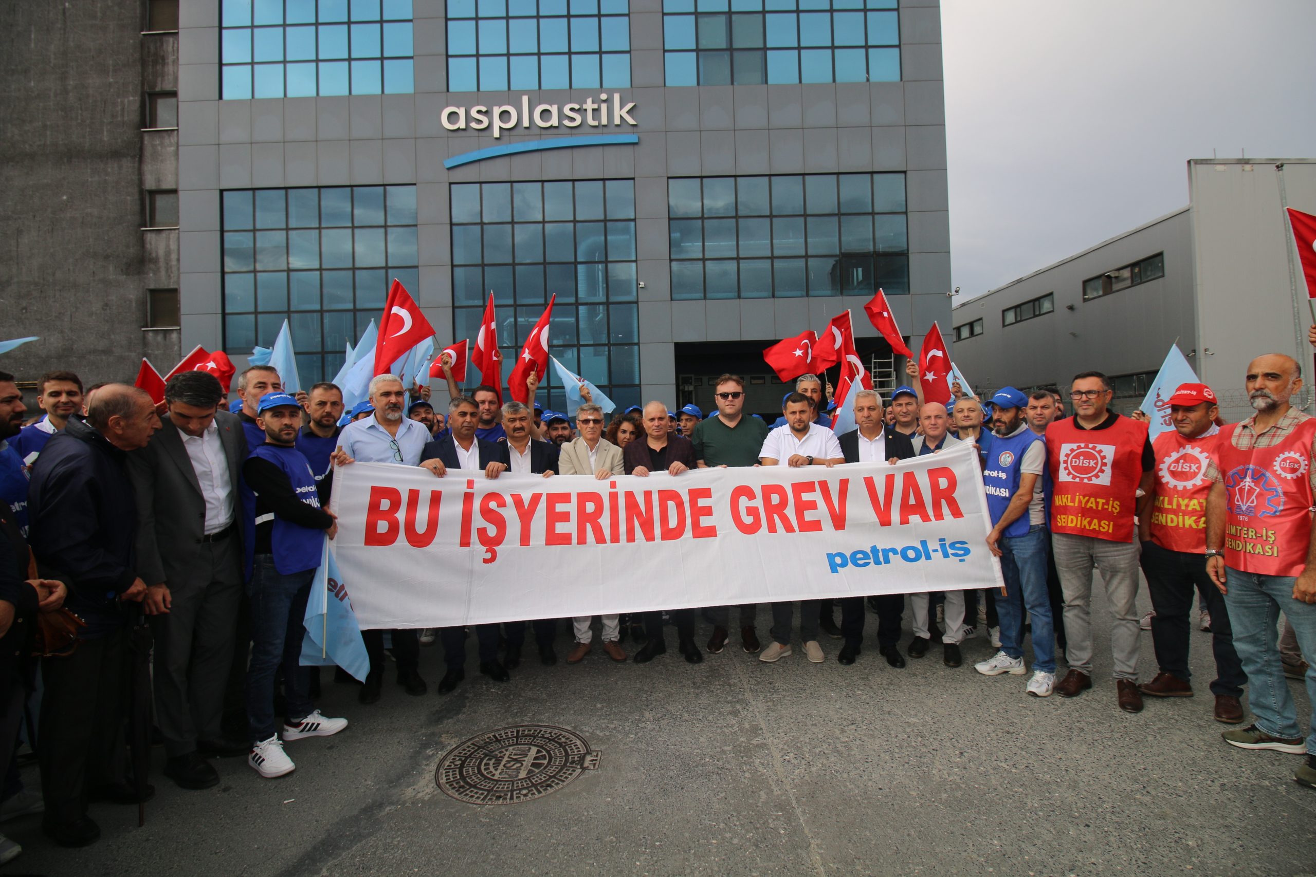 AS PLASTİK GREVİMİZ BÜYÜK BİR COŞKUYLA BAŞLADI