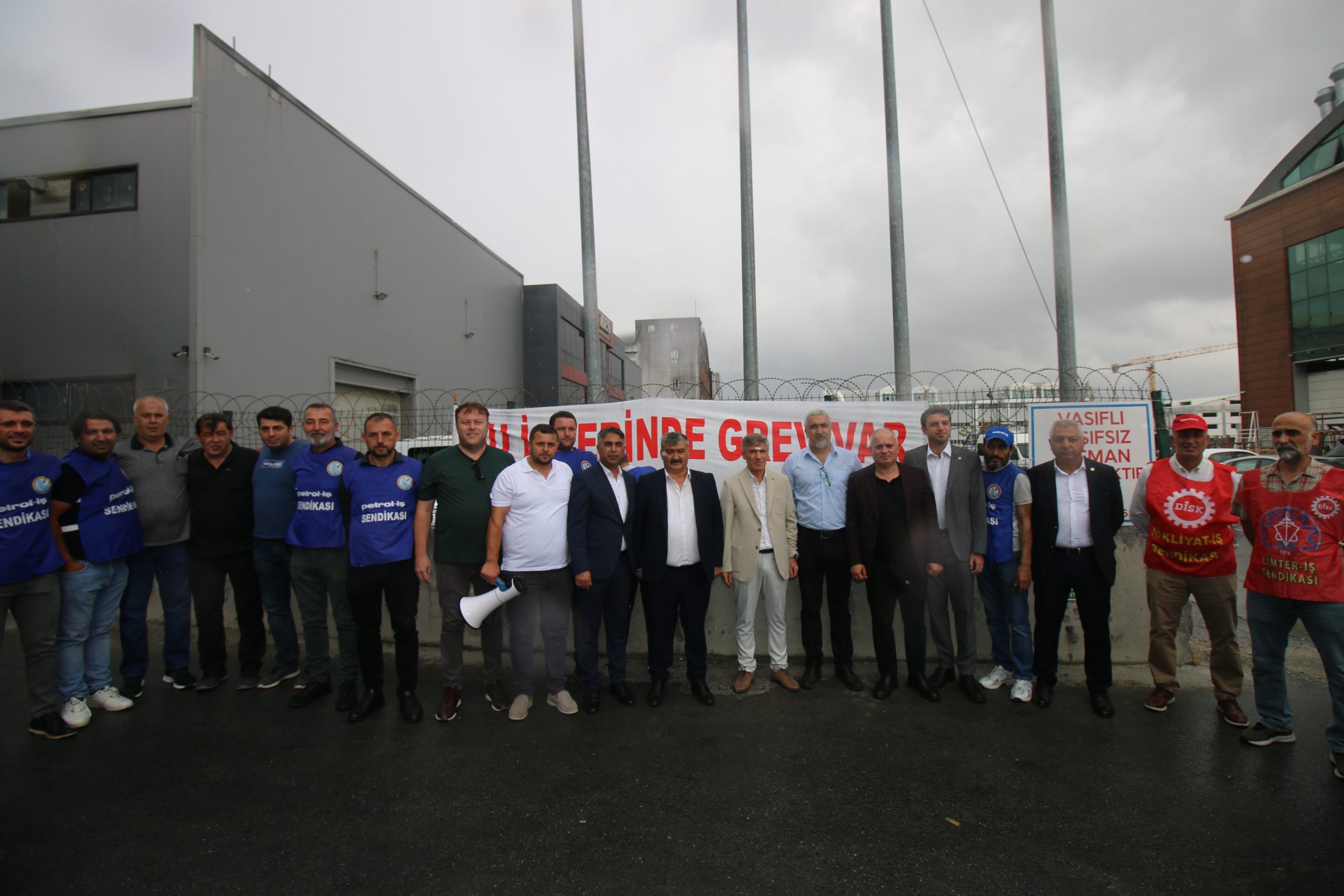 AS PLASTİK GREVİMİZ BÜYÜK BİR COŞKUYLA BAŞLADI