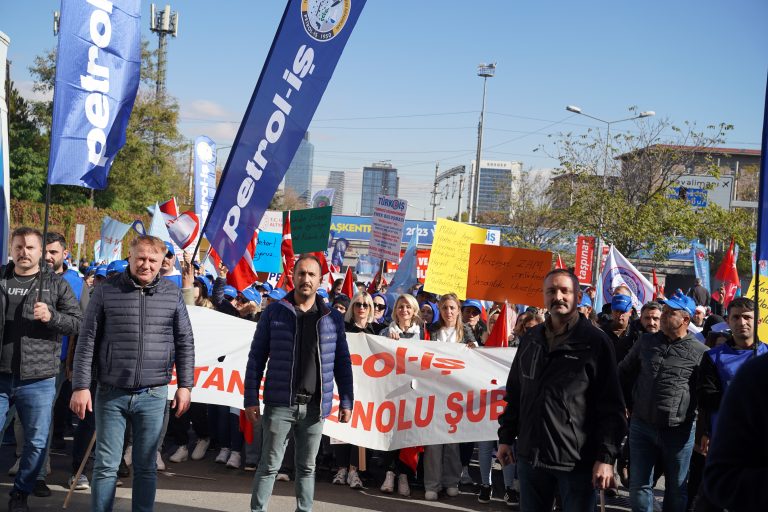 “ZORDAYIZ GEÇİNEMİYORUZ” EMEK BULUŞMASI ANKARA’DA GERÇEKLEŞTİRİLDİ