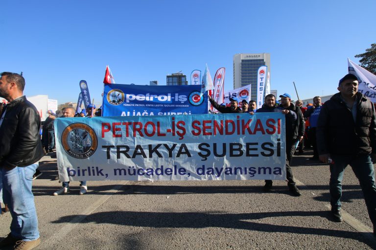 “ZORDAYIZ GEÇİNEMİYORUZ” EMEK BULUŞMASI ANKARA’DA GERÇEKLEŞTİRİLDİ