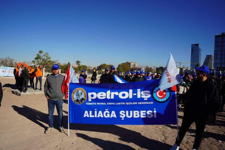 “ZORDAYIZ GEÇİNEMİYORUZ” EMEK BULUŞMASI ANKARA’DA GERÇEKLEŞTİRİLDİ