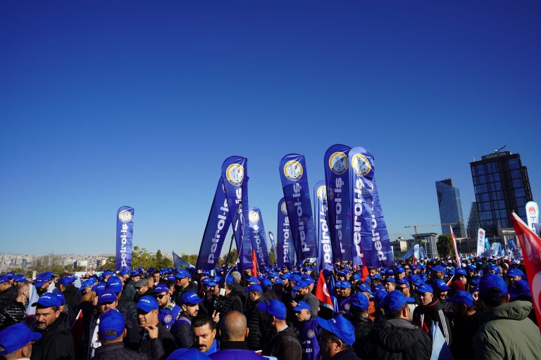 “ZORDAYIZ GEÇİNEMİYORUZ” EMEK BULUŞMASI ANKARA’DA GERÇEKLEŞTİRİLDİ