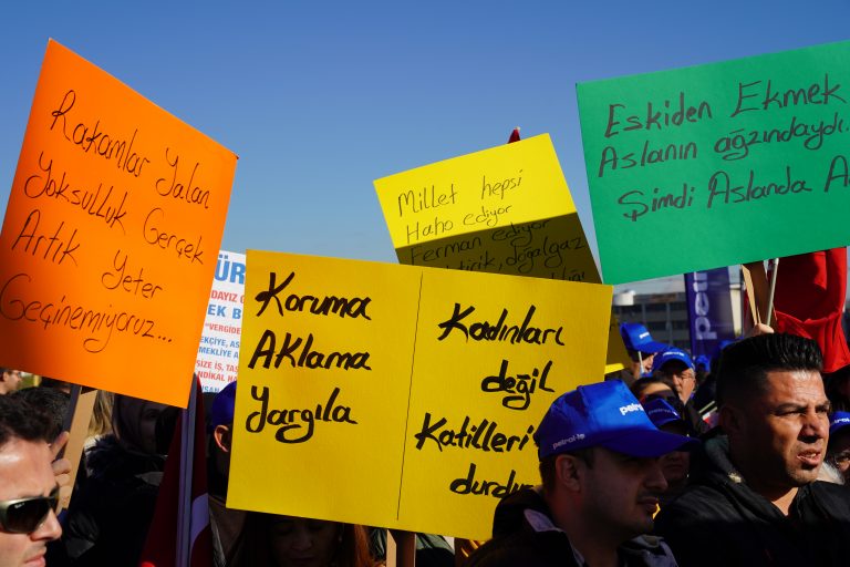 “ZORDAYIZ GEÇİNEMİYORUZ” EMEK BULUŞMASI ANKARA’DA GERÇEKLEŞTİRİLDİ