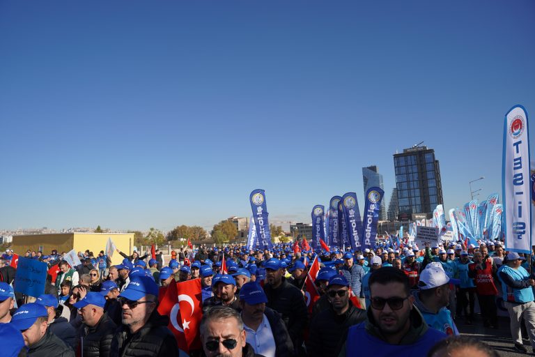 “ZORDAYIZ GEÇİNEMİYORUZ” EMEK BULUŞMASI ANKARA’DA GERÇEKLEŞTİRİLDİ