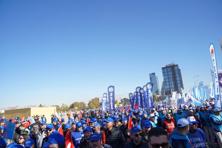 “ZORDAYIZ GEÇİNEMİYORUZ” EMEK BULUŞMASI ANKARA’DA GERÇEKLEŞTİRİLDİ