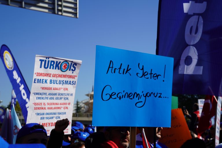 “ZORDAYIZ GEÇİNEMİYORUZ” EMEK BULUŞMASI ANKARA’DA GERÇEKLEŞTİRİLDİ