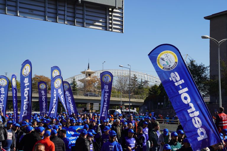 “ZORDAYIZ GEÇİNEMİYORUZ” EMEK BULUŞMASI ANKARA’DA GERÇEKLEŞTİRİLDİ