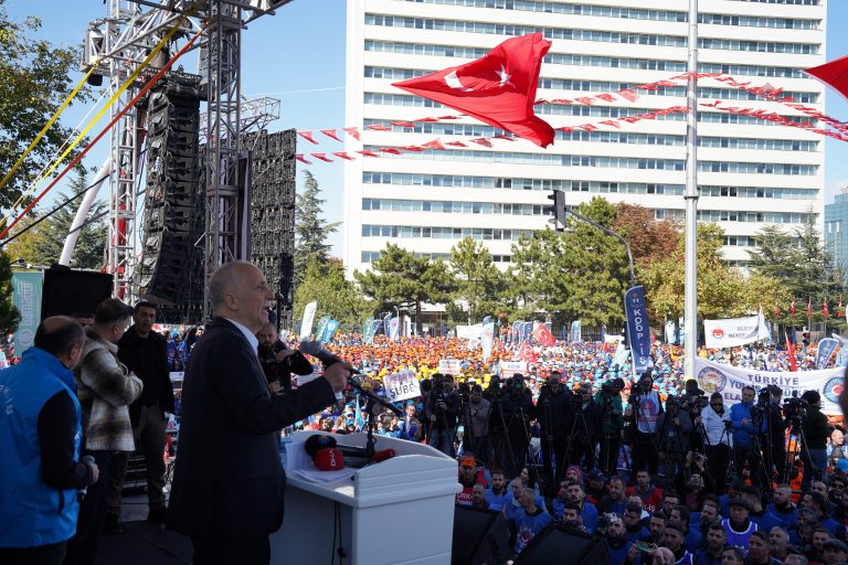 “ZORDAYIZ GEÇİNEMİYORUZ” EMEK BULUŞMASI ANKARA’DA GERÇEKLEŞTİRİLDİ
