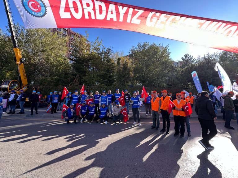 “ZORDAYIZ GEÇİNEMİYORUZ” EMEK BULUŞMASI ANKARA’DA GERÇEKLEŞTİRİLDİ