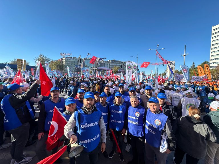 “ZORDAYIZ GEÇİNEMİYORUZ” EMEK BULUŞMASI ANKARA’DA GERÇEKLEŞTİRİLDİ