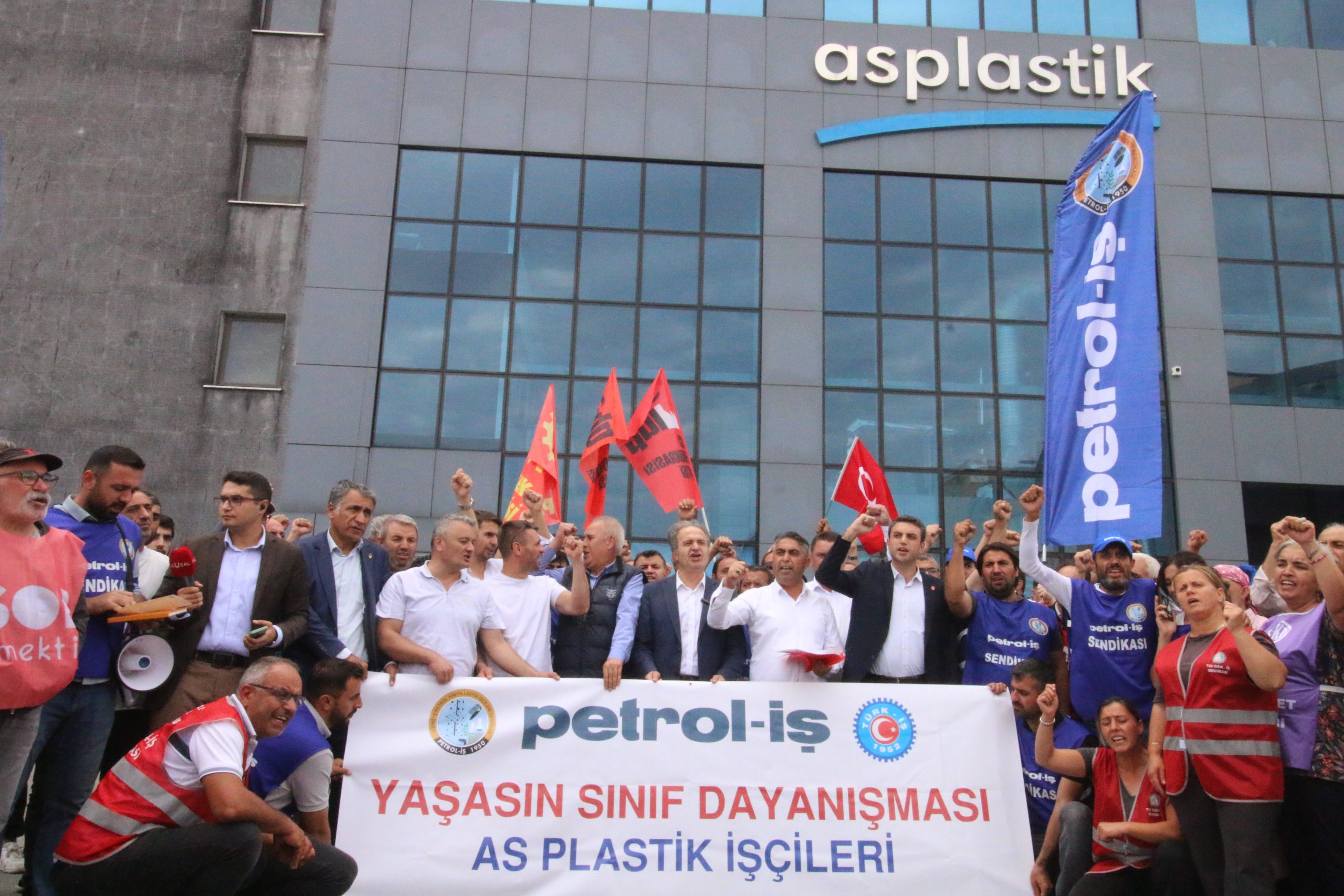 Grevin 22. Gününde As Plastik’te Basın Açıklaması Yapıldı