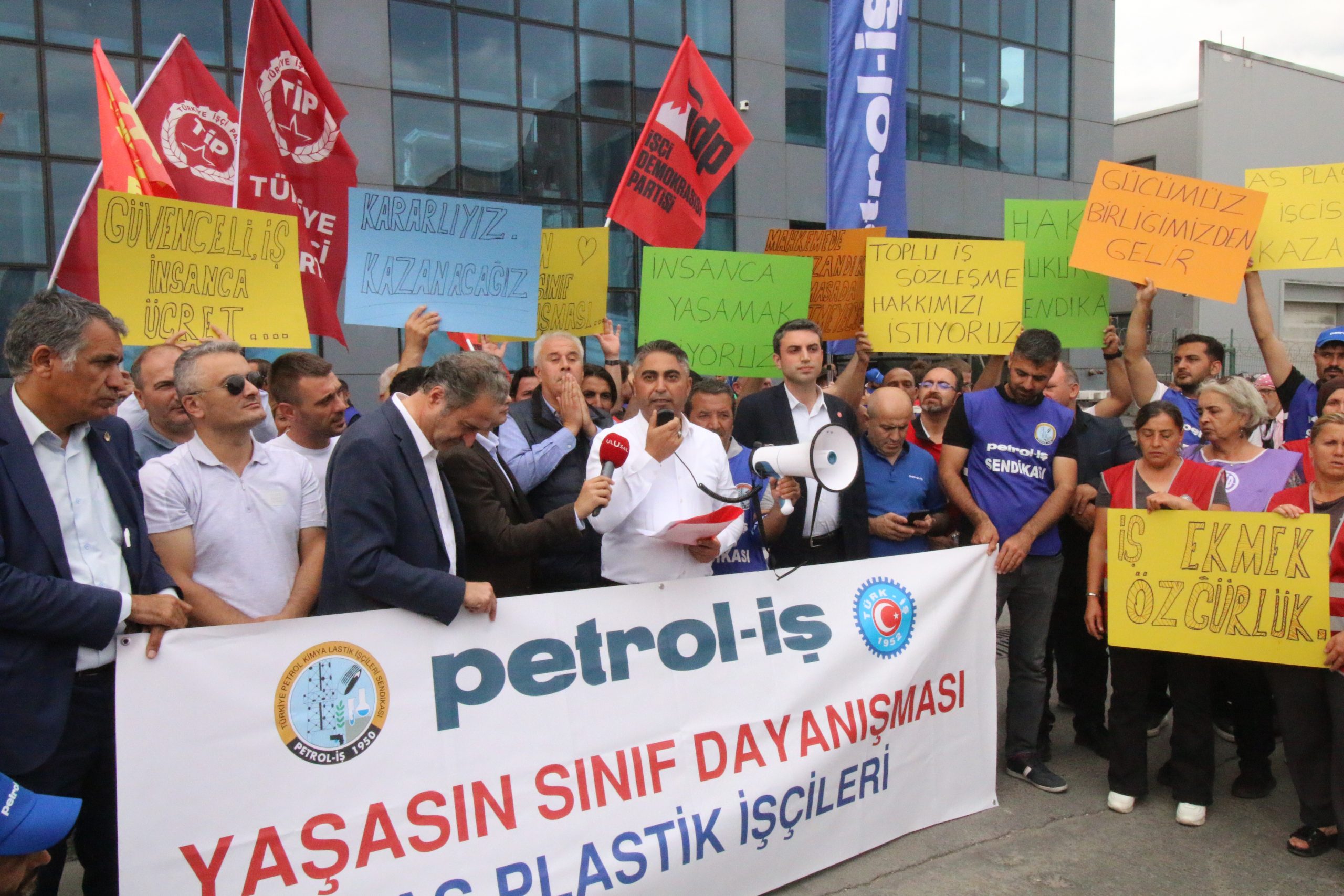 Grevin 22. Gününde As Plastik’te Basın Açıklaması Yapıldı