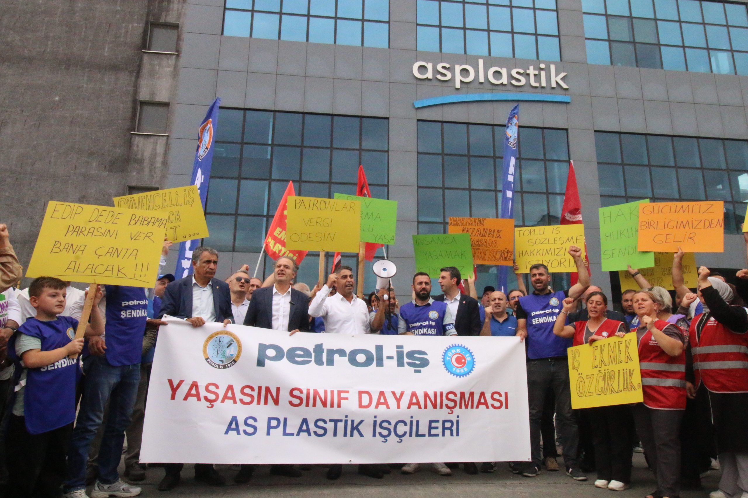 Grevin 22. Gününde As Plastik’te Basın Açıklaması Yapıldı