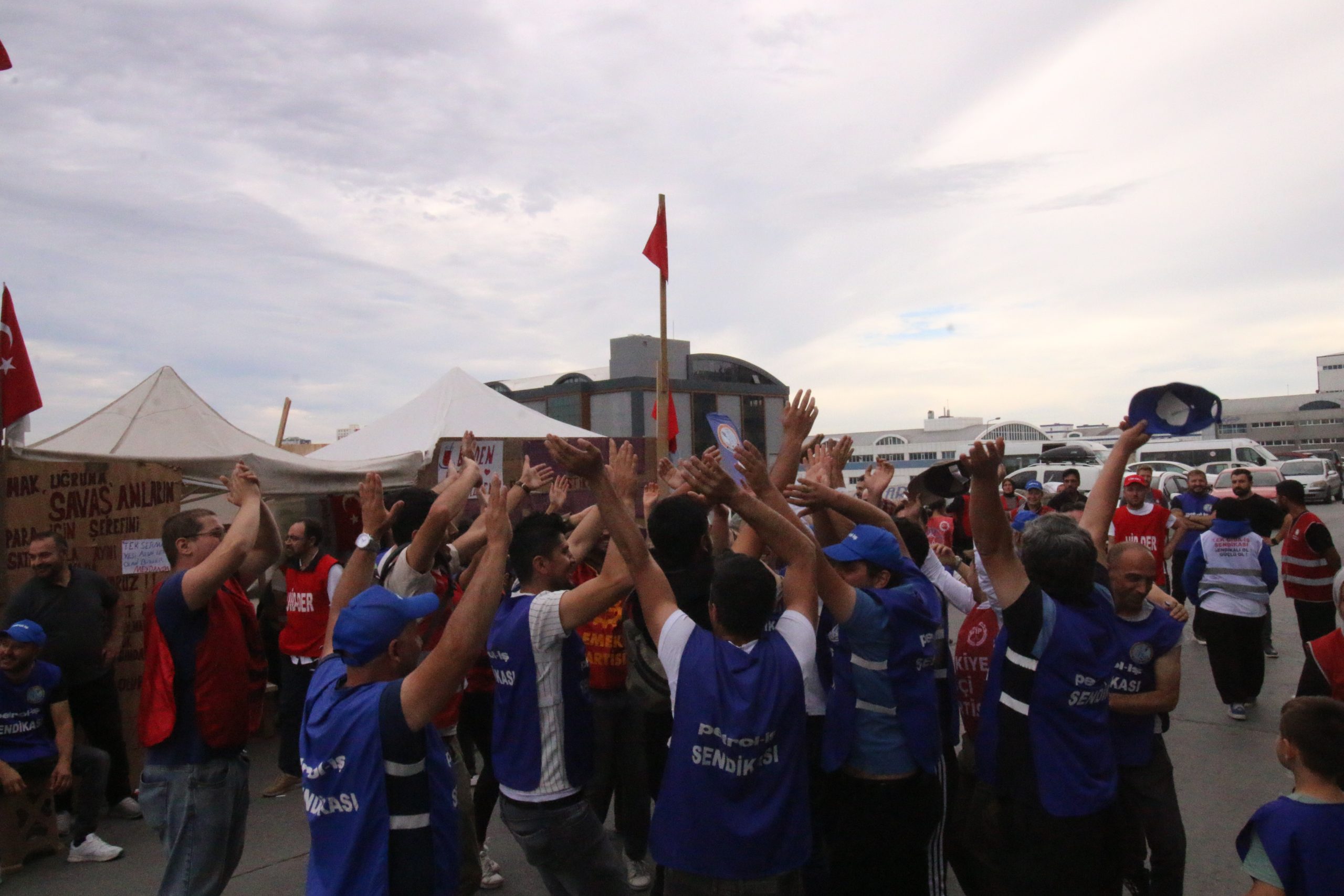 Grevin 22. Gününde As Plastik’te Basın Açıklaması Yapıldı