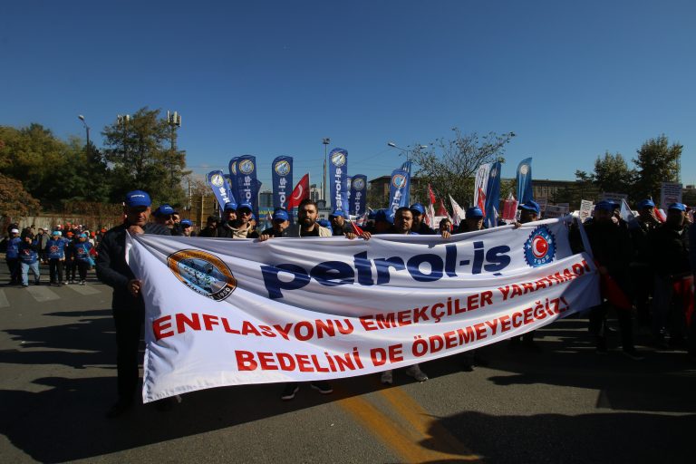 “ZORDAYIZ GEÇİNEMİYORUZ” EMEK BULUŞMASI ANKARA’DA GERÇEKLEŞTİRİLDİ