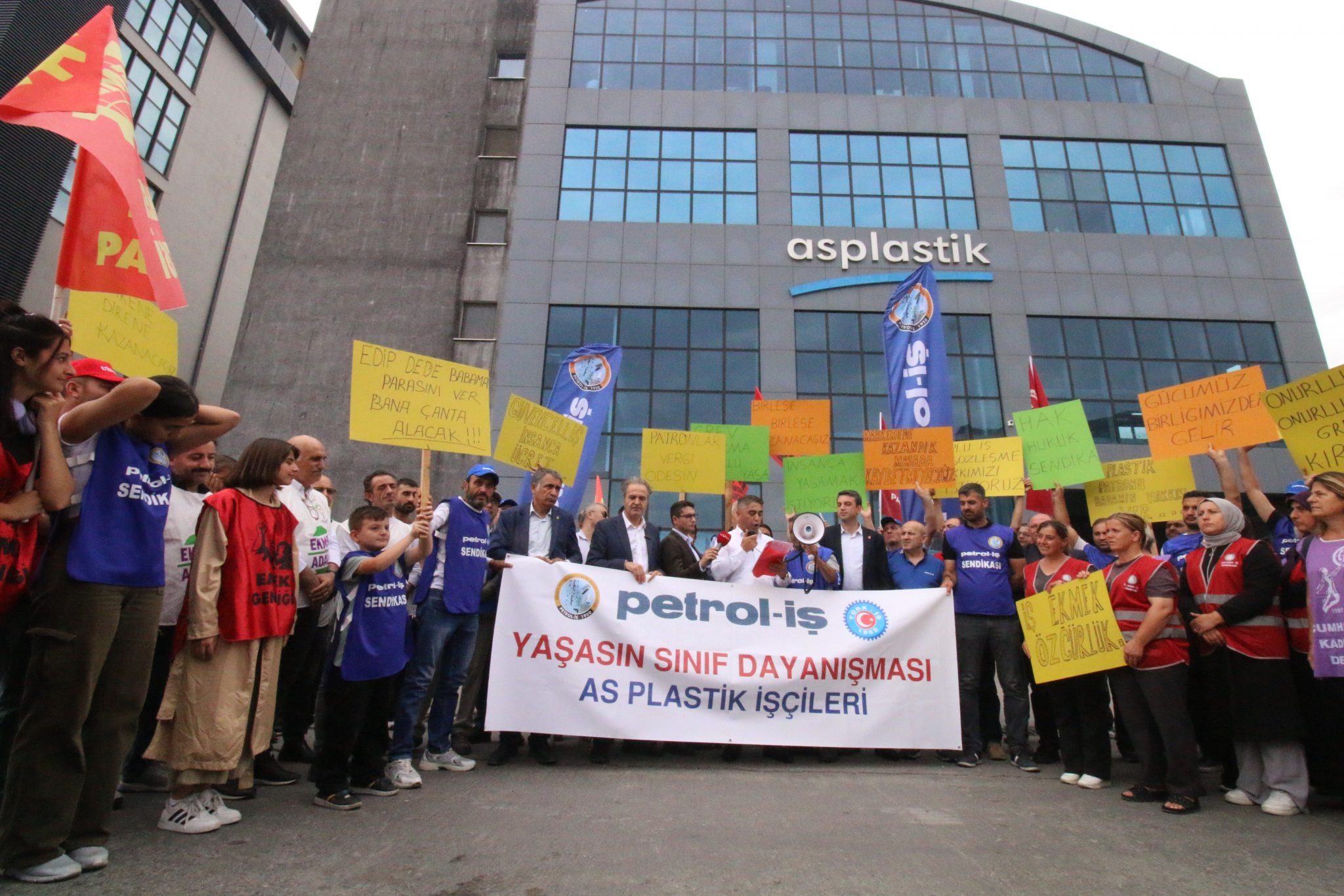 Grevin 22. Gününde As Plastik’te Basın Açıklaması Yapıldı