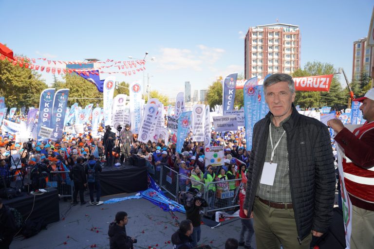 “ZORDAYIZ GEÇİNEMİYORUZ” EMEK BULUŞMASI ANKARA’DA GERÇEKLEŞTİRİLDİ