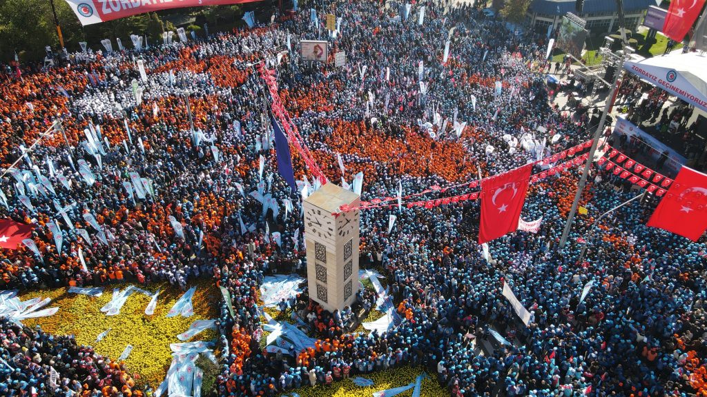 “ZORDAYIZ GEÇİNEMİYORUZ” EMEK BULUŞMASI ANKARA’DA GERÇEKLEŞTİRİLDİ