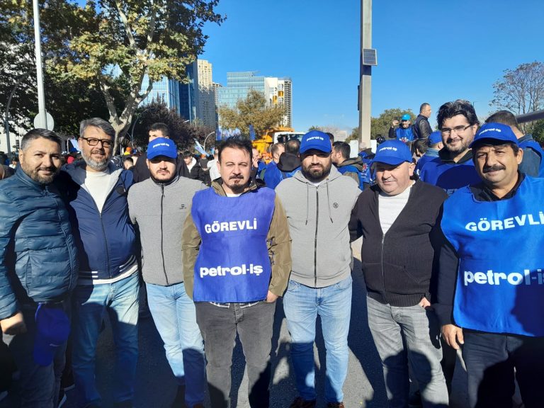 “ZORDAYIZ GEÇİNEMİYORUZ” EMEK BULUŞMASI ANKARA’DA GERÇEKLEŞTİRİLDİ