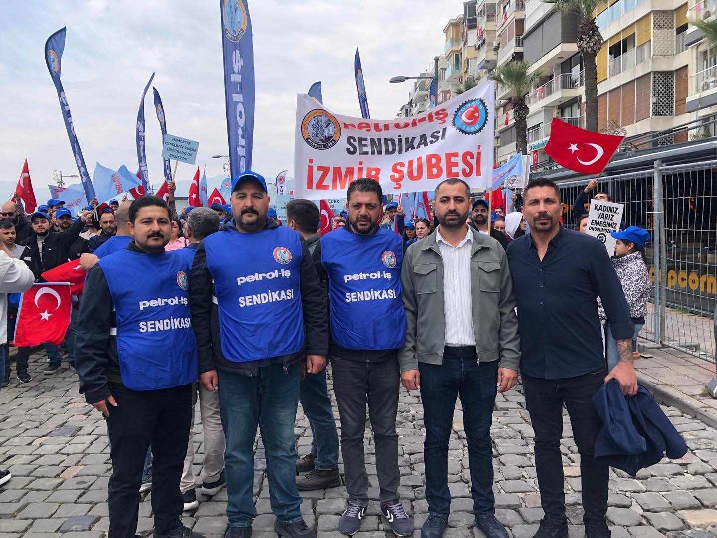 İzmir Şube 1 Mayıs’ı Gündoğdu Meydanı’nda Kutladı