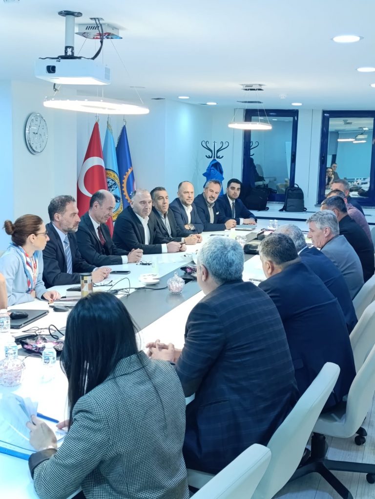 Yeni Örgütlendiğimiz Betek Boya İşyerinde TİS İmzalandı