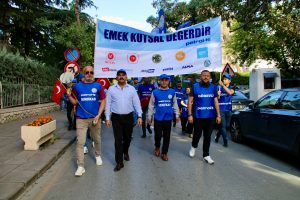 Ankara Şubemizden AK Parti İl Başkanlığı Önünde Basın Açıklaması; “Vergide Adalet, Geçim Sıkıntısına Acil Çözüm” İstiyoruz!