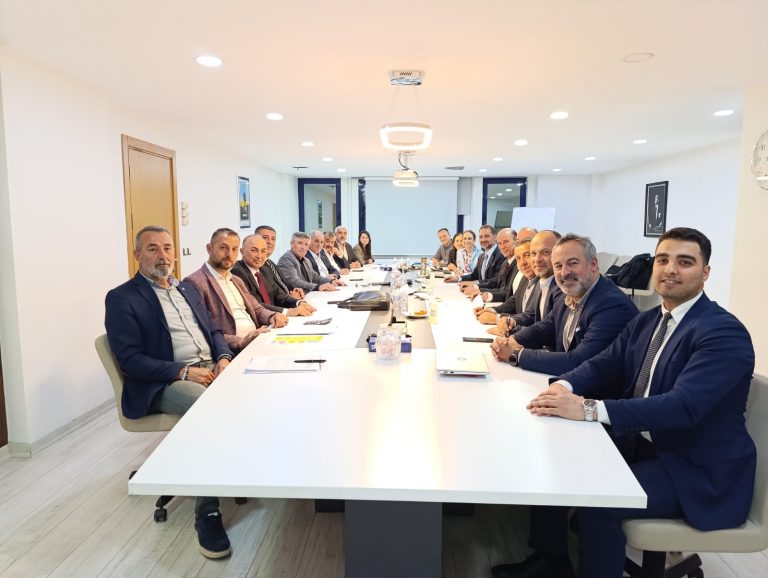 Yeni Örgütlendiğimiz Betek Boya İşyerinde TİS İmzalandı