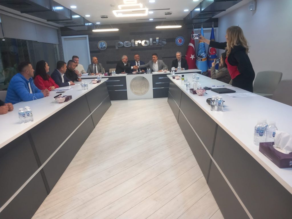 Sanofi İşyerinde TİS İmzalandı