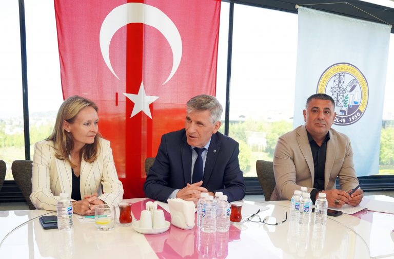 Novartis İşyerinde TİS İmzalandı