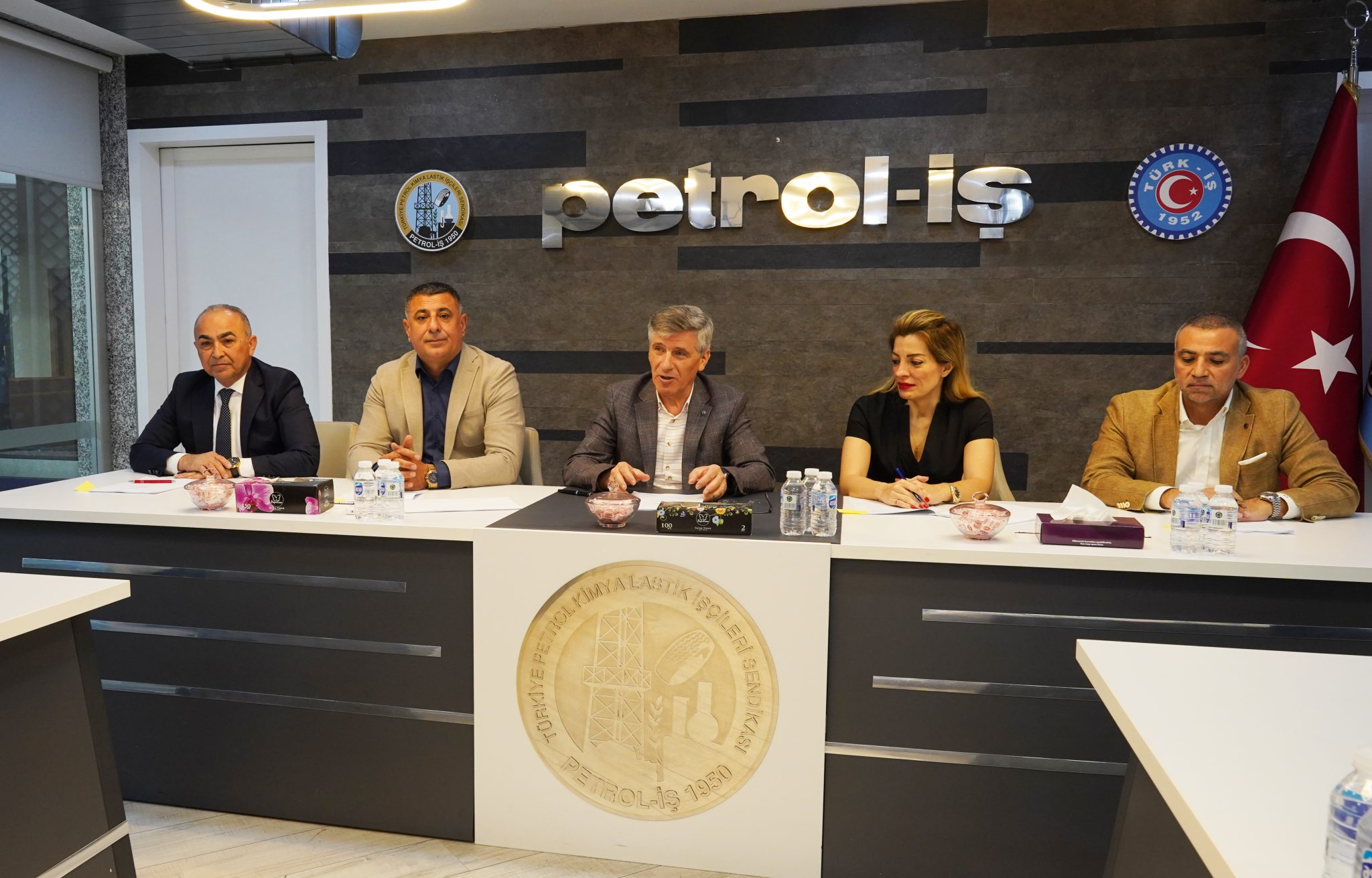 GENVEON İlaç İşyerinde TİS İmza Töreni