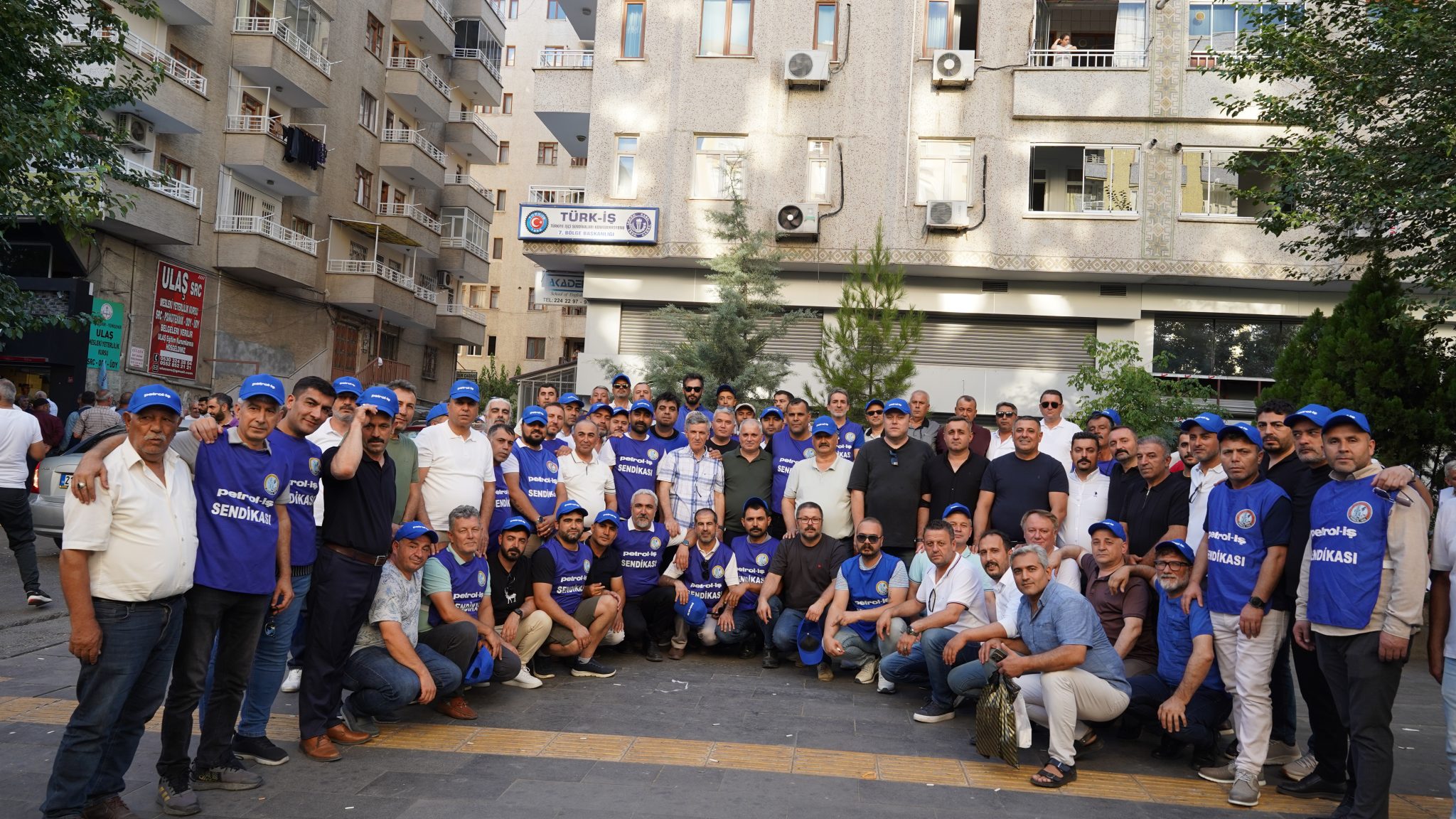 Genişletilmiş Başkanlar Kurulumuz Türk-İş Basın Açıklamasına Diyarbakır'da Katıldı