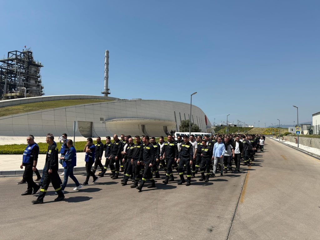 TÜPRAŞ İzmit İşçisi Rafineriden Ses Yükseltiyor