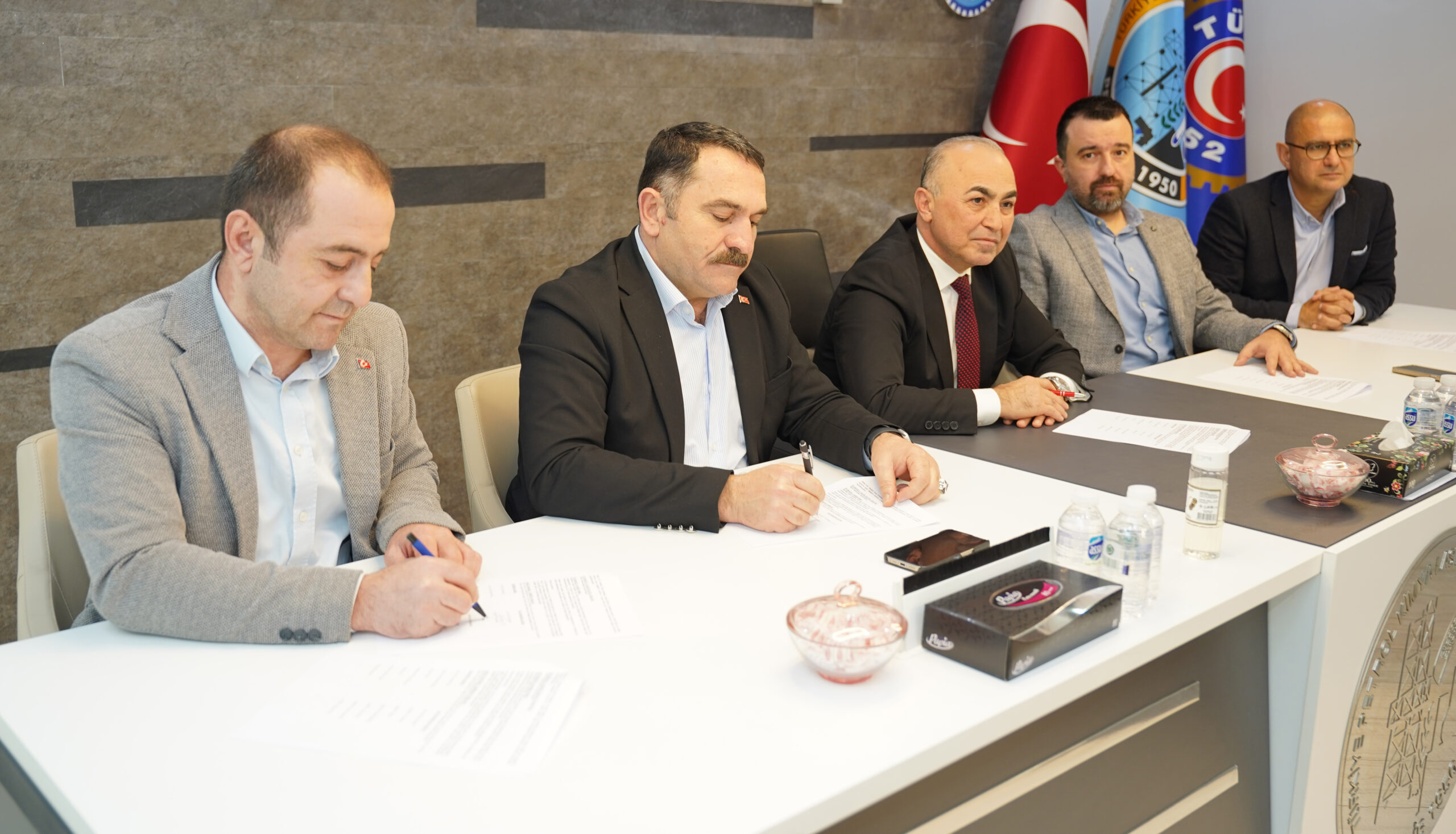 İşbir Optik İşyerinde TİS İmzalandı